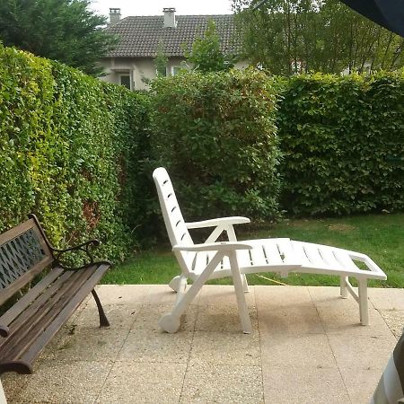 appartement proche mer avec jardin ensoleillé Houlgate Extérieur photo