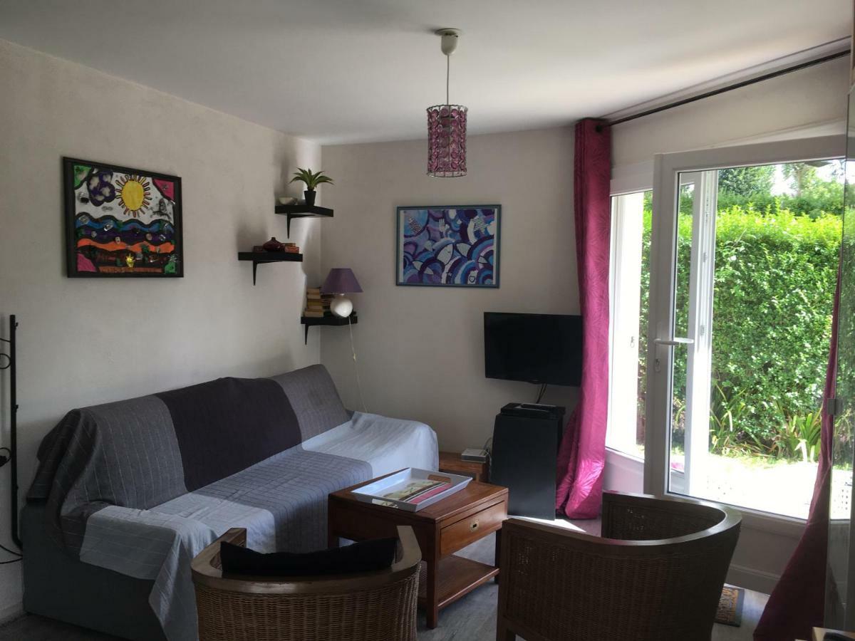 appartement proche mer avec jardin ensoleillé Houlgate Extérieur photo